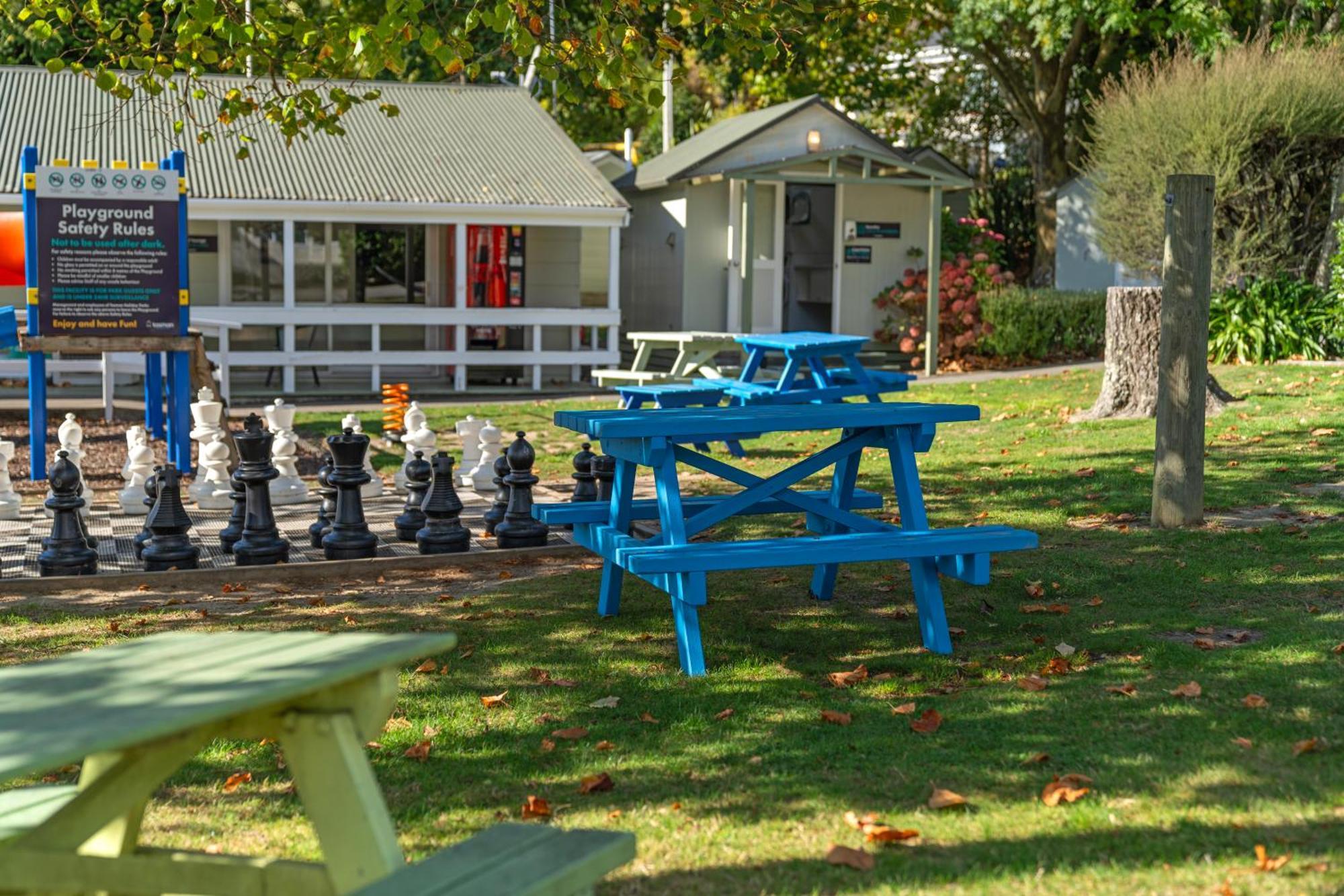 Tasman Holiday Parks Picton Exterior photo The cafe at the park