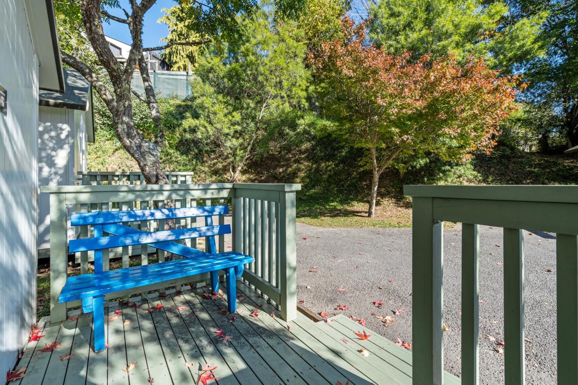 Tasman Holiday Parks Picton Exterior photo A view of the deck at the 1906 Spring Street house
